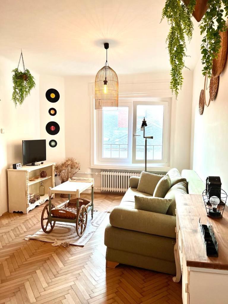 Stylish And Funky Flat In The Heart Of *